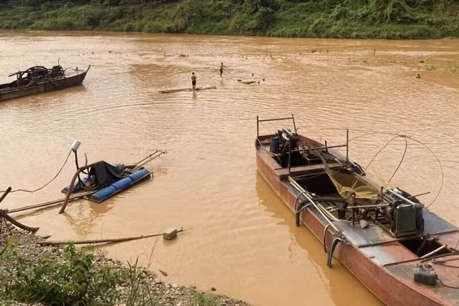 Hiện trường vụ tìm kiếm cháu nhỏ bị đuối nước trên sông Mã, đoạn qua bản Nà Pàn, xã Sông Mã, tỉnh Sơn La. Ảnh: Mạnh Quyết