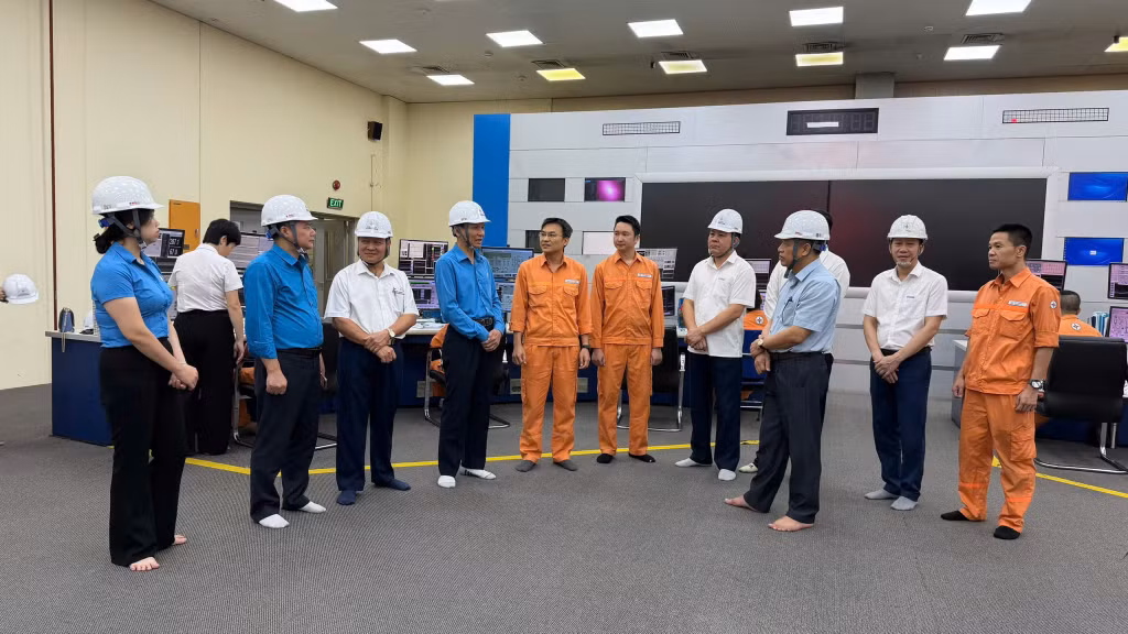 Đoàn công tác Công đoàn EVNGENCO1 thăm hỏi tình hình đời sống, việc làm và sản xuất điện mùa khô 2026.