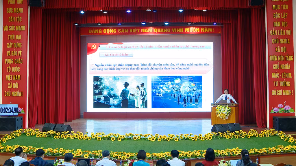 Các thi sinh trình bày phần thi thuyết trình.