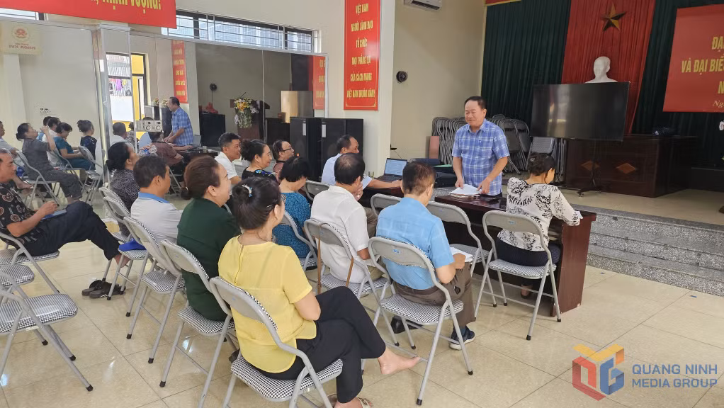 Khu phố Trần Hưng Đạo 4, phường Hồng Gai tổ chức tuyên truyền rộng rãi tới nhân dân về Đề án thành lập thành phố Quảng Ninh.