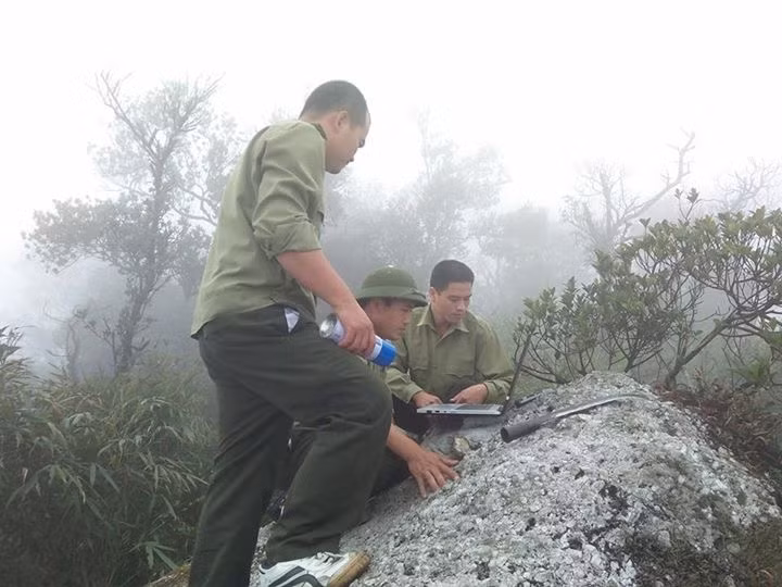 Lực lượng Đội chuyên trách bảo vệ rừng Yên Tử, thuộc Ban Quản lý di sản thế giới vịnh Hạ Long – Yên Tử sử dụng thiết bị hiện đại để kiểm soát rừng.
