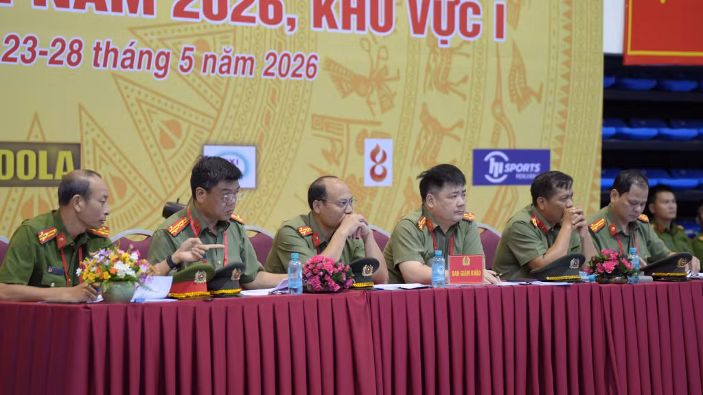 Ban Giám khảo làm việc nghiêm túc, trách nhiệm.