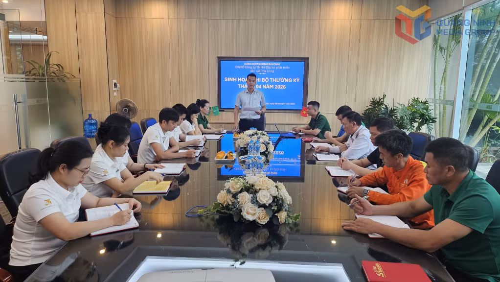 Chi bộ Công ty TNHH Đầu tư phát triển sản xuất Hạ Long sinh hoạt chi bộ thường kỳ tháng 4/2026.