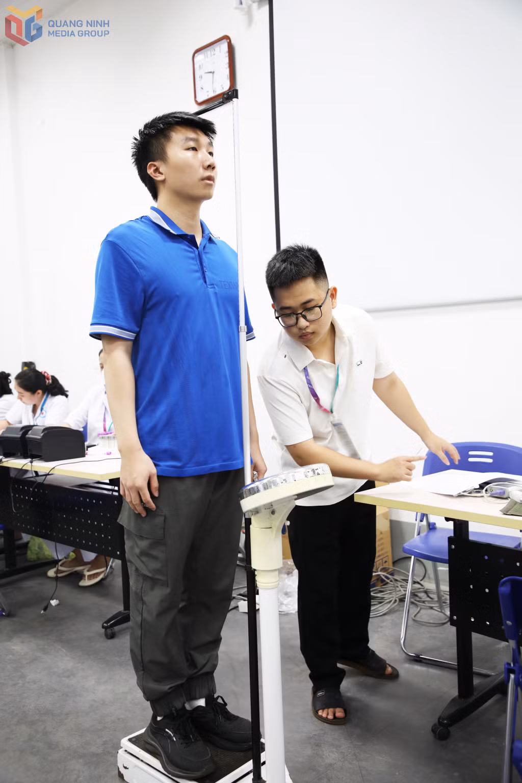 Người lao động tại Công ty được kiểm tra cân nặng, chiều cao và thực hiện các bước khám sức khỏe tổng quát theo quy định.