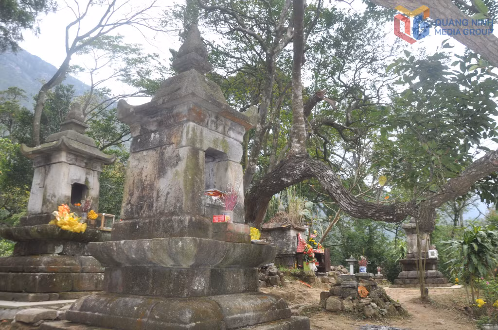 Vườn tháp Hòn Ngọc, Yên Tử nằm trong Quần thể di tích, danh thắng Yên Tử - Vĩnh Nghiêm - Côn Sơn, Kiếp Bạc mới được công nhận là Di sản thế giới năm 2025.