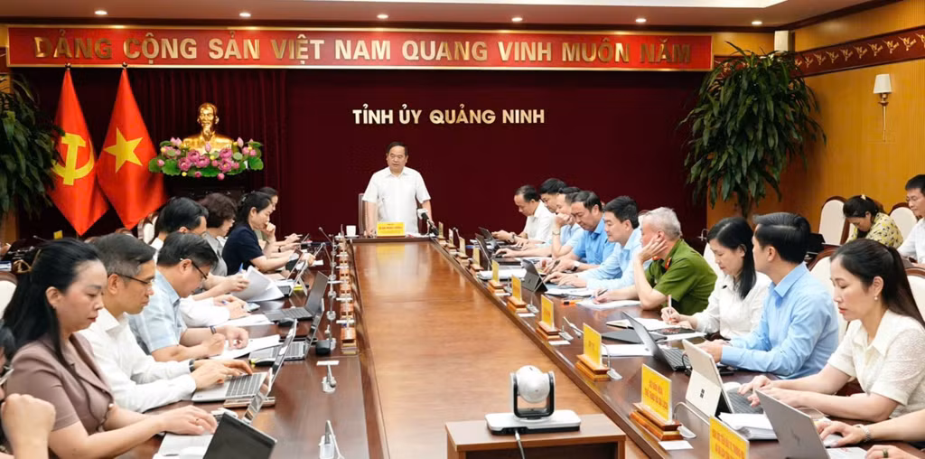 Đồng chí Quản Minh Cường - Ủy viên Trung ương Đảng, Bí thư Tỉnh ủy, Trưởng đoàn Đại biểu Quốc hội tỉnh chủ trì buổi làm việc với Sở KH&CN.