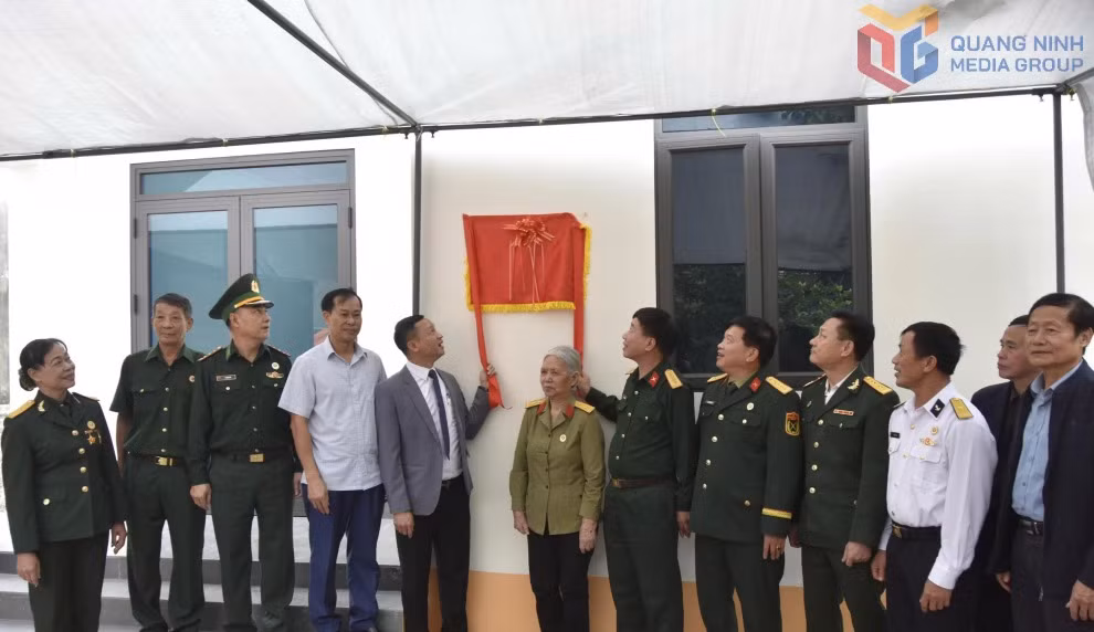 Hội CCB tỉnh và Hội CCB phường Hà Tu khánh thành nhà Nghĩa tình đồng đội cho CCB Đỗ Thị Khương ở tổ 1, khu phố Hà Tu 4, phường Hà Tu cuối năm 2025.