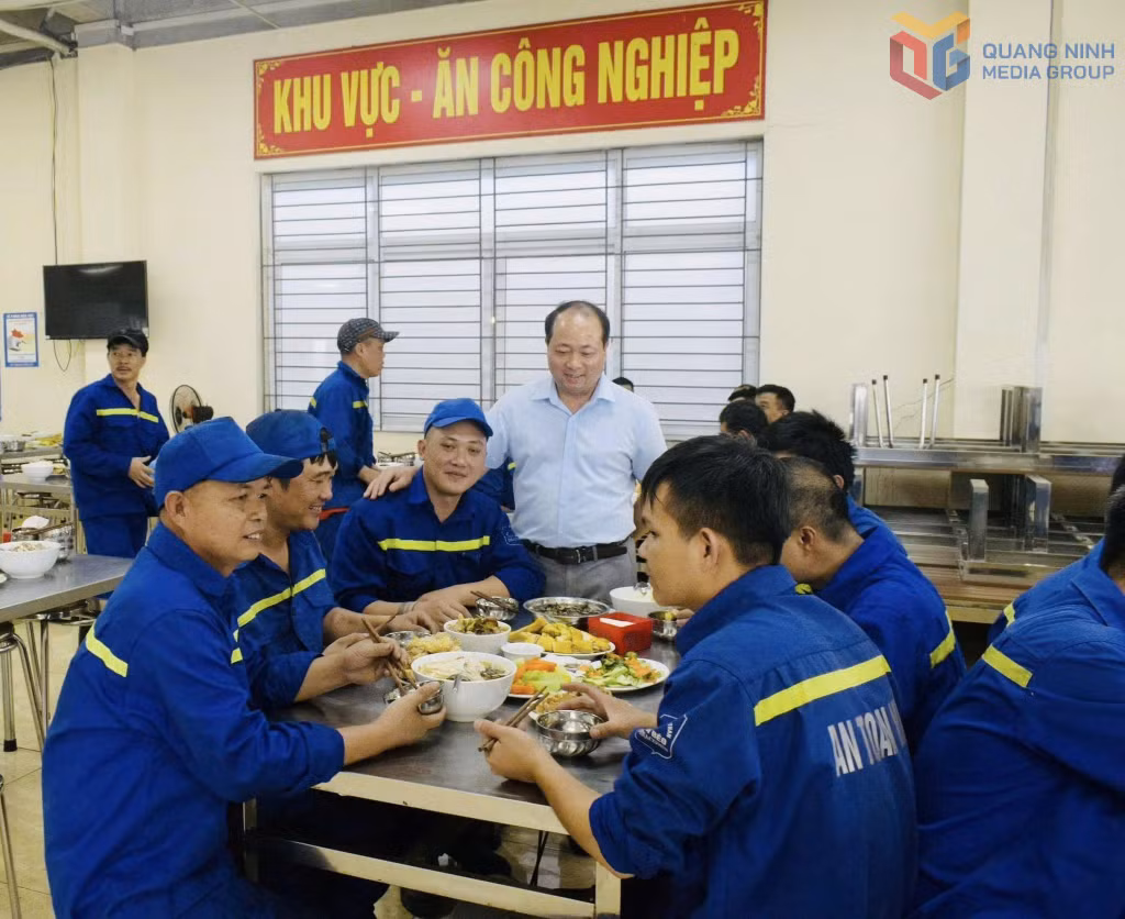 Bữa cơm công đoàn tại Công ty CP Than Núi Béo.