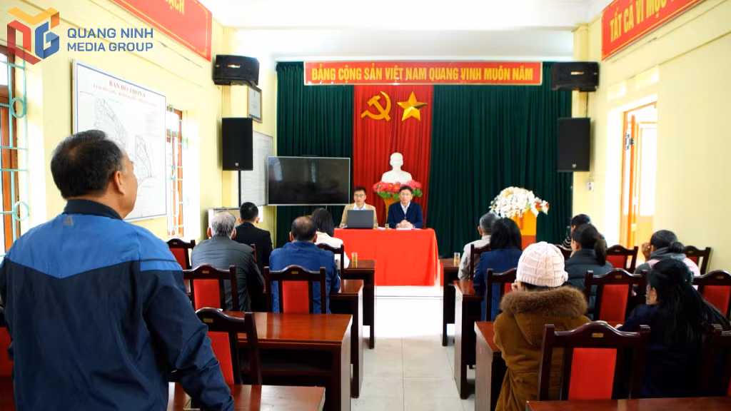 Chi bộ thôn Quảng Long 8, xã Đường Hoa sinh hoạt chuyên để học và làm theo Bác gắn với phát triển vùng chè Đường Hoa.