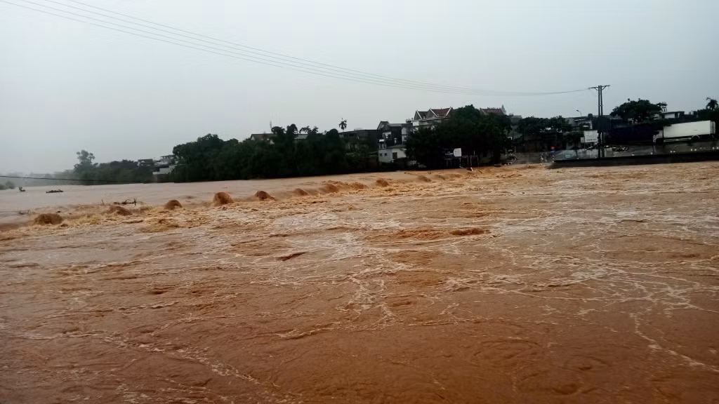 Mưa lớn tại xã Quảng Hà, Quảng Đức. 