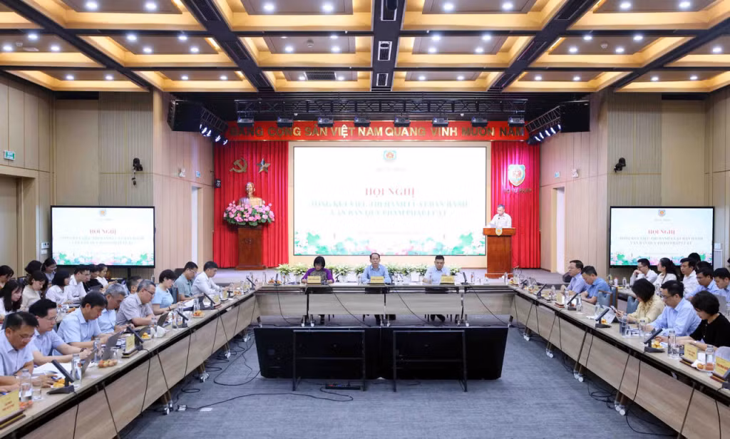 Bộ Tư pháp tổ chức hội nghị đánh giá tình hình thi hành Luật Ban hành văn bản quy phạm pháp luật.