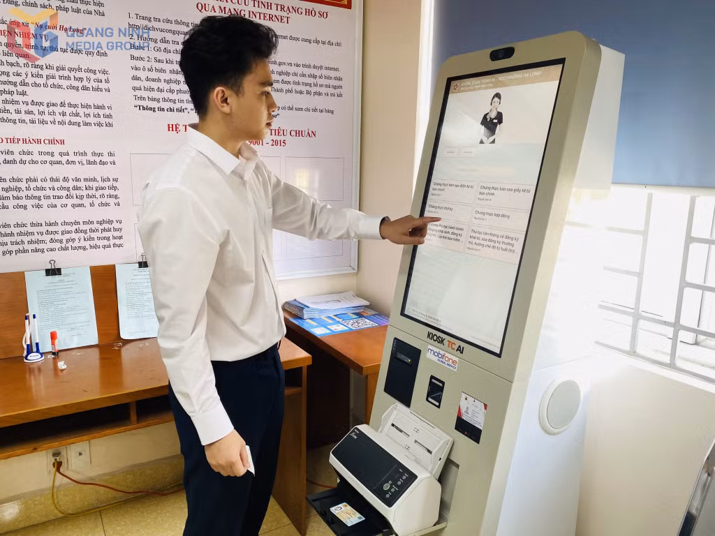 Phường Hạ Long triển khai Hệ thống Kiosk thông minh xác thực và cấp bản sao số tài liệu điện tử giúp người dân giải quyết TTHC thuận lợi.
