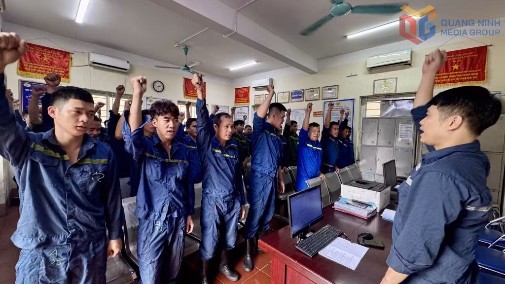 Thợ mỏ Than Hòn Gai quyết tâm thi đua sản xuất, hoàn thành kế hoạch quý II/2026.
