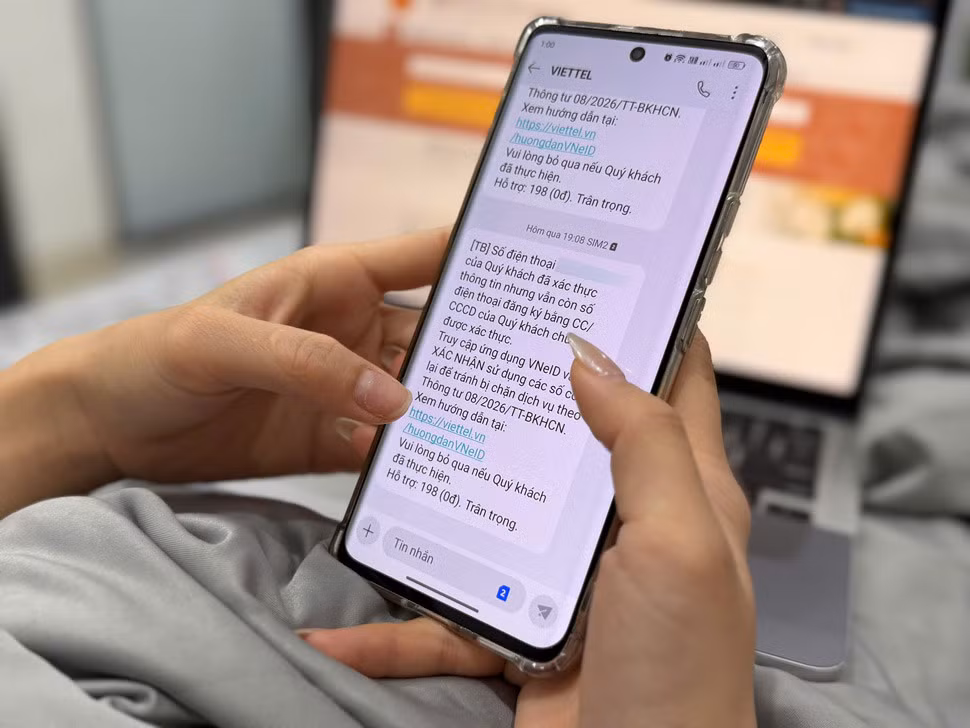 Sau 1 tháng xác thực SIM, nhiều người tiếp tục nhận cảnh báo còn số điện thoại đứng tên. Ảnh: Hạo Thiên