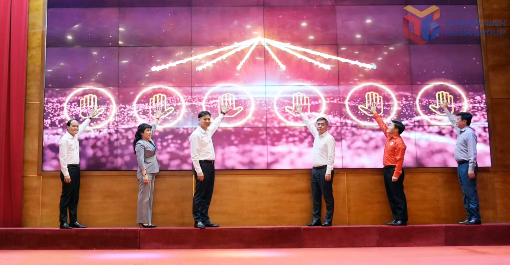 Lãnh đạo tỉnh thực hiện nghi thức phát động Tháng Nhân đạo năm 2026.