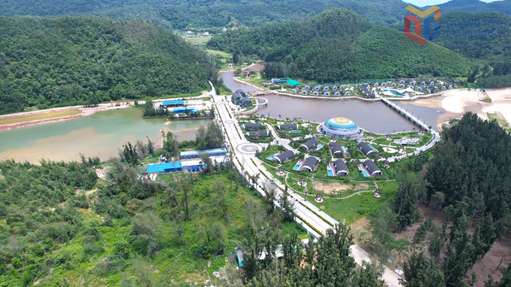 Khu Đầu Rồng Resort tại xã đảo Cái Chiên từng bước được đầu tư theo hướng nâng cao chất lượng dịch vụ và trải nghiệm du lịch.