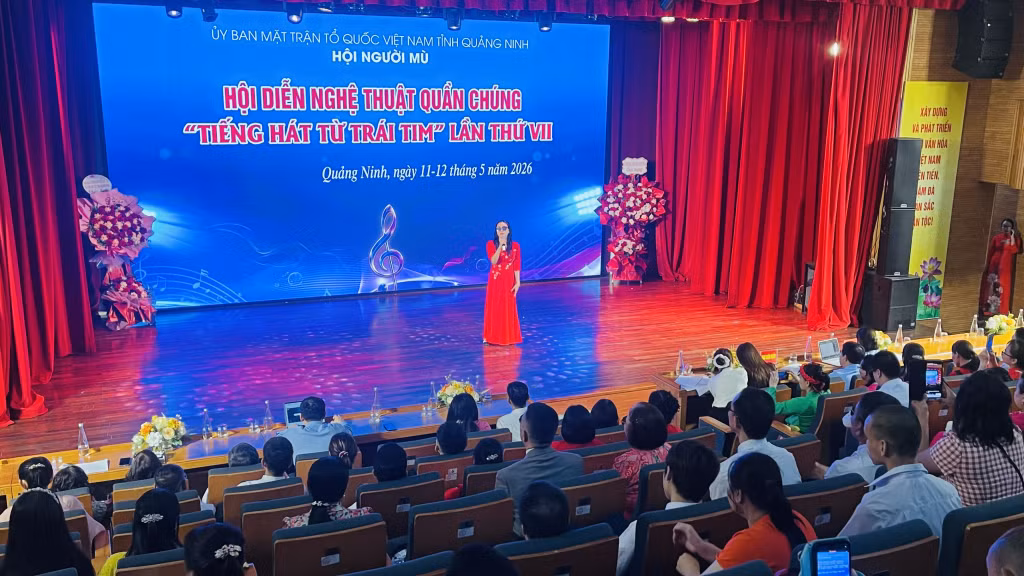 Hội diễn nghệ thuật quần chúng “Tiếng hát từ trái tim” được tổ chức 5 năm 1 lần, quy tụ đông đảo người khiếm thị tham gia.