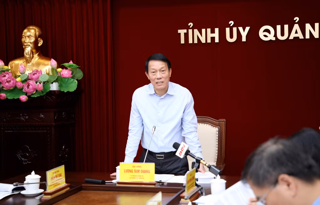 Đại tướng Lương Tam Quang, Ủy viên Bộ Chính trị, Bộ trưởng Bộ Công an, Trưởng Đoàn kiểm tra, giám sát số 17 của Bộ Chính trị, phát biểu chỉ đạo tại hội nghị.
