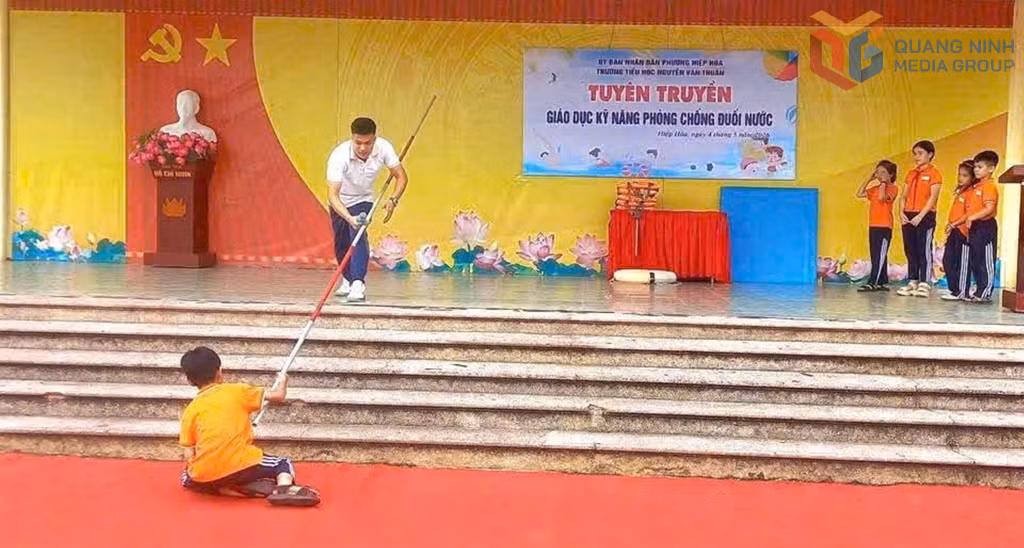 Trường Tiểu học Nguyễn Văn Thuần (phường Hiệp Hòa) tổ chức giáo dục kỹ năng phòng chống đuối nước cho học sinh.