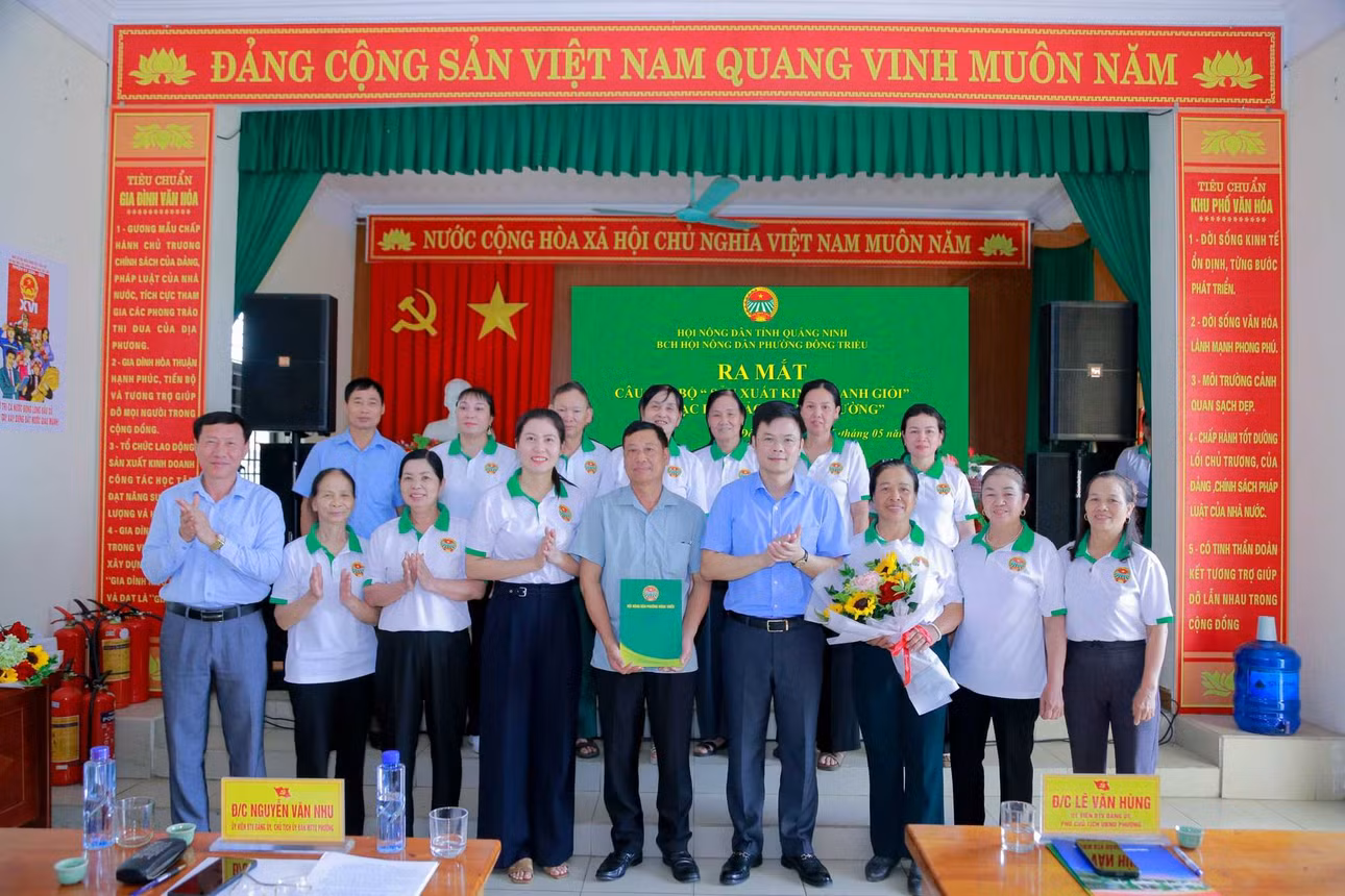 Ra mắt CLB Nông dân bảo vệ môi trường phường Đông Triều. Ảnh: Hội Nông dân phường cung cấp
