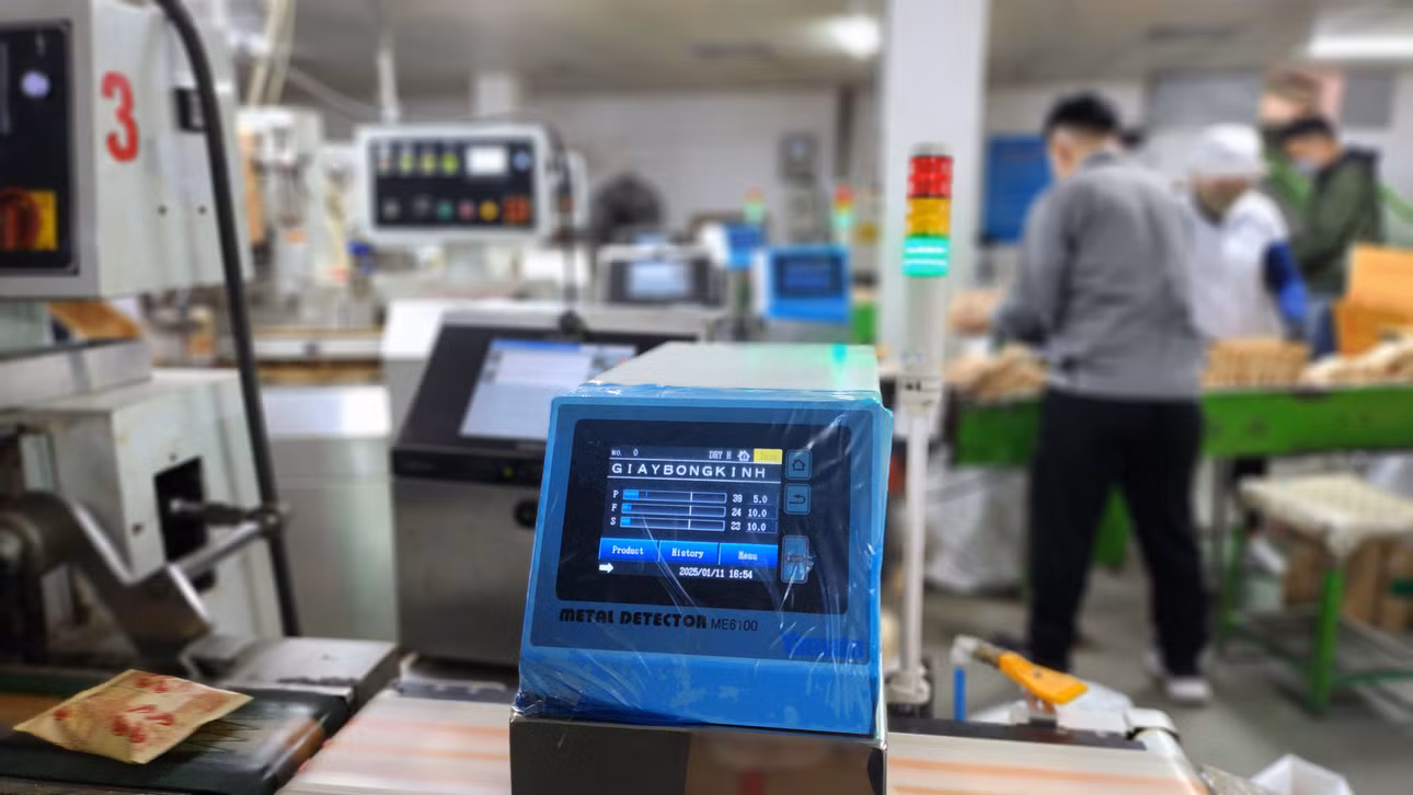 Công ty CP kỹ nghệ thực phẩm Thái Lan (Hạ Long) đầu tư máy phát hiện kim loại, đảm bảo cho các sản phẩm khi được cung cấp ra thị trường luôn đáp ứng đầy đủ các tiêu chuẩn về ATTP.