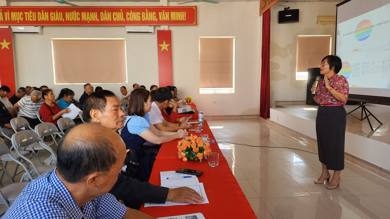 Phường Trần Hưng Đạo (TP Hạ Long) phối hợp với Sở Tư pháp tập huấn, phổ biến pháp luật về phòng, chống tội phạm và tệ nạn xã hội cho đội ngũ cán bộ cơ sở, tuyên truyền viên pháp luật, hòa giải viên, người có uy tín trong cộng đồng dân cư, tháng 11/2024.