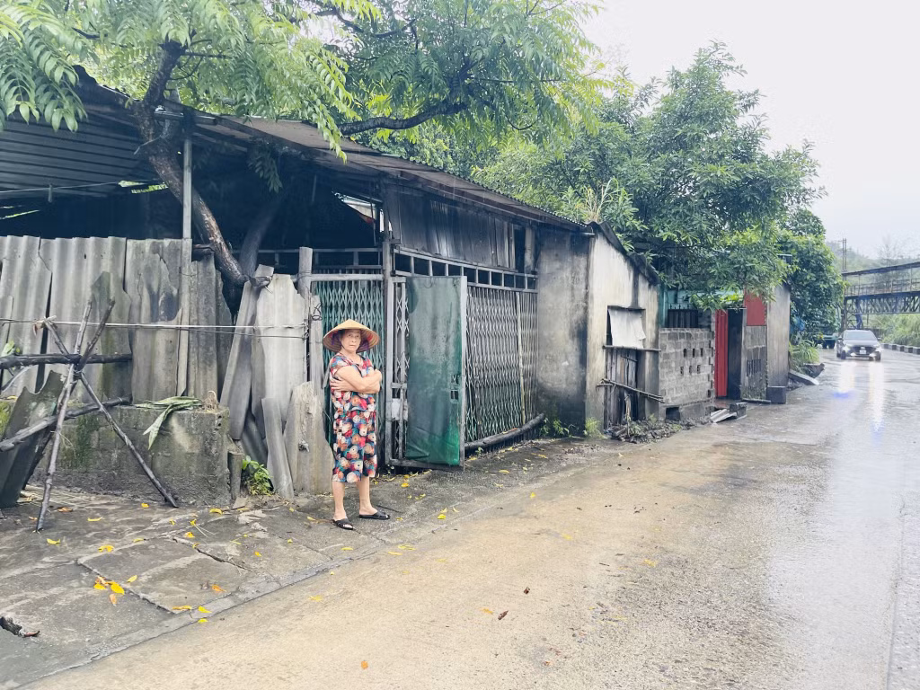 Khu Khe Sím hiện có 115 hộ dân sinh sống. Nhiều năm nay, tình trạng ngập lụt đã làm ảnh hưởng nghiêm trọng đến đời sống và sự an toàn của người dân.