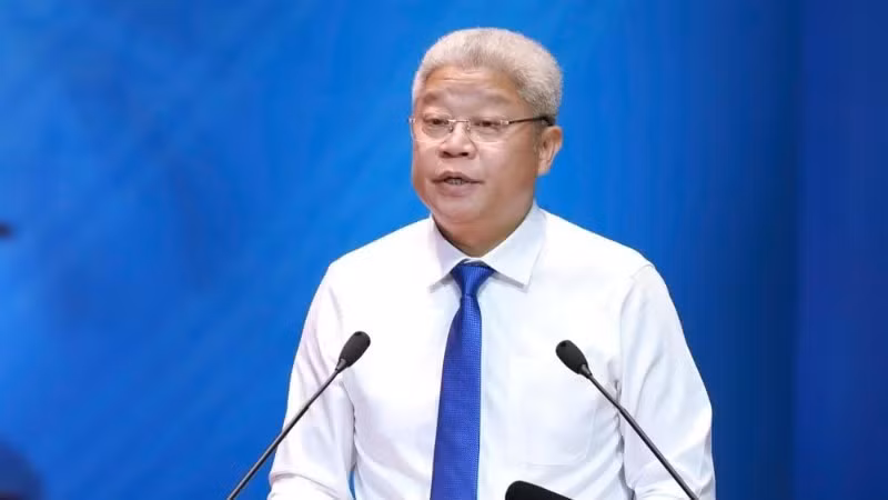 Thứ trưởng Nội vụ Nguyễn Mạnh Khương cung cấp thông tin, làm rõ những vấn đề đại biểu trao đổi. (Ảnh: TRẦN HẢI)