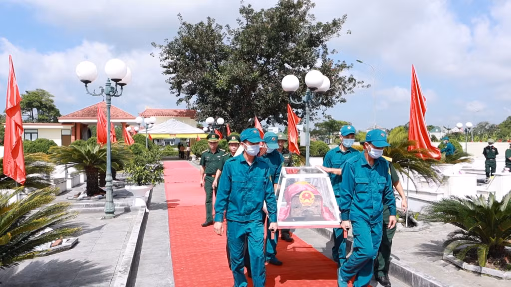 Việc lấy mẫu hài cốt liệt sĩ để phục vụ giám định ADN đang được xã Đầm Hà triển khai với tinh thần thận trọng, khoa học, trách nhiệm.