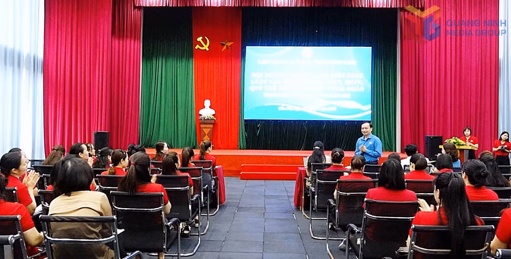 Công đoàn phường Cẩm Phả phối hợp tổ chức hội nghị tập huấn, tuyên truyền, phổ biến pháp luật lao động và chuyển đổi số cho đoàn viên, người lao động, tháng 4/2026.