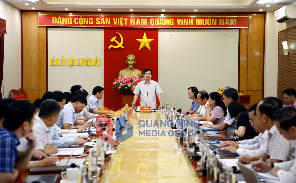 Đồng chí Vũ Quyết Tiến, Phó Bí thư Tỉnh ủy, Chủ tịch Ủy ban MTTQ Việt Nam tỉnh, Tổ trưởng Tổ công tác số 2, kết luận buổi làm việc (6-2026). Ảnh: Mạnh Trường