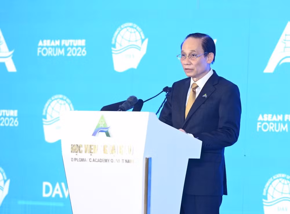 Bộ trưởng Ngoại giao Lê Hoài Trung chia sẻ thông tin về Diễn đàn. (Ảnh TRẦN HẢI)