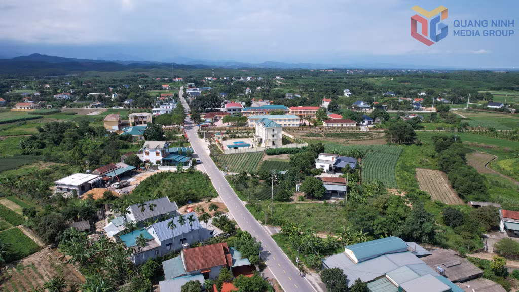 Trung tâm xã Quảng Đức nhìn từ trên cao.