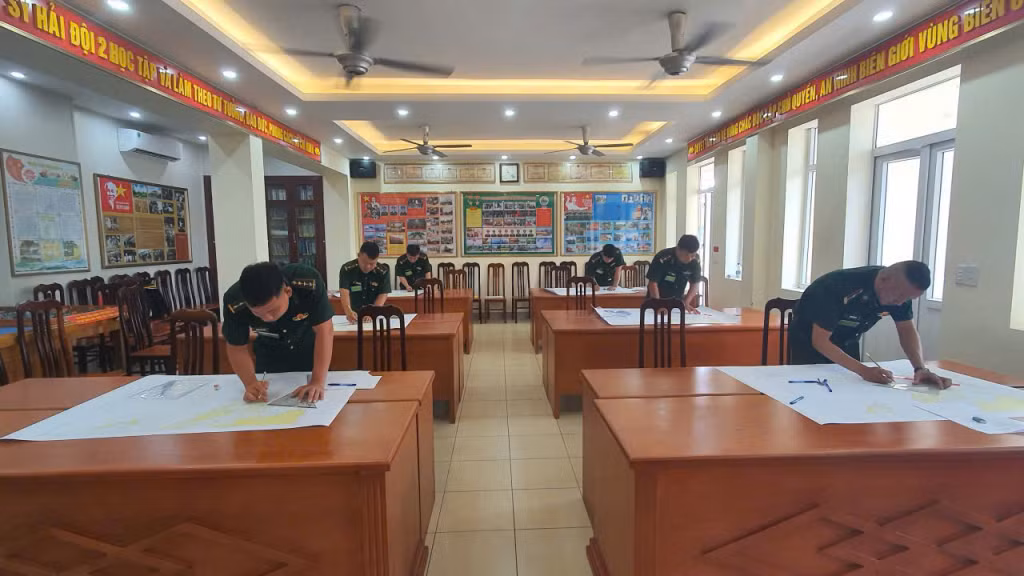 Các thí sinh thi lý thuyết.