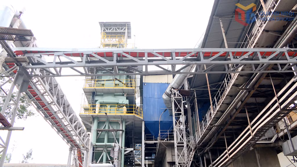 Ứng dụng công nghệ hiện đại đối với lò nung clinker tại Nhà máy Xi măng Lam Thạch thuộc Công ty CP Xi măng và Xây dựng Quảng Ninh góp phần nâng cao năng suất, chất lượng sản phẩm, giảm phát tán bụi ra môi trường.