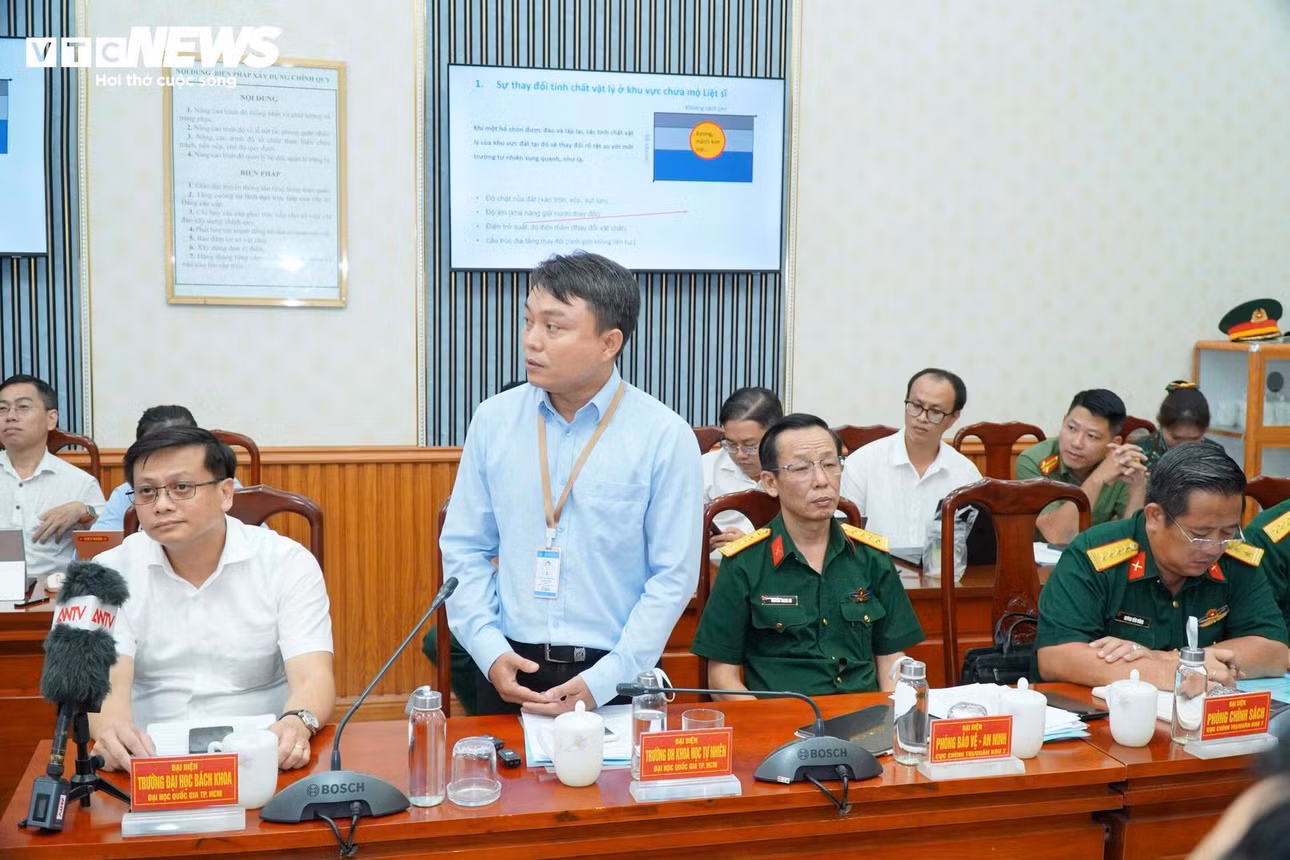 Các chuyên gia trình bày tại hội nghị.