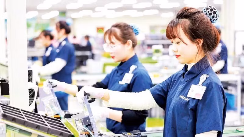 Sản xuất điện thoại di động tại Nhà máy Samsung Electronics Việt Nam Thái Nguyên. (Ảnh: NGUYỄN NGỌC)