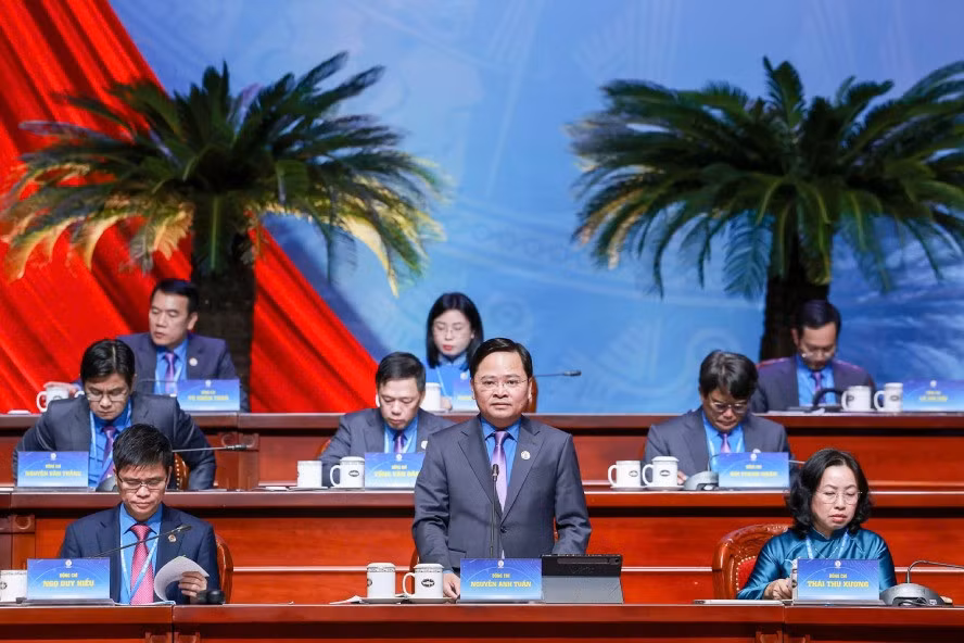 Ủy viên Trung ương Đảng, Chủ tịch Tổng LĐLĐ Việt Nam Nguyễn Anh Tuấn (hàng đầu, giữa) phát biểu tại Đại hội. Ảnh: Hải Nguyễn