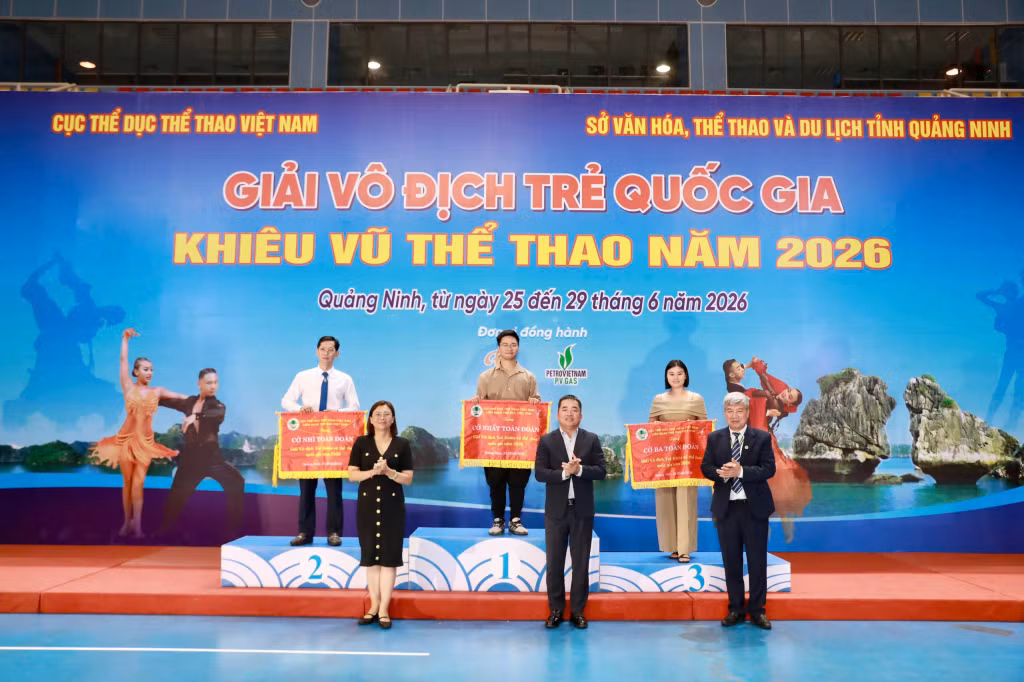 Với 5,5 HCV, 1 HCB, 3 HCĐ...