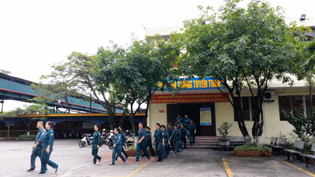 Công nhân Phân xưởng Tuyển than 2 (Công ty Tuyển than Cửa Ông-TKV) bắt đầu ca làm việc mới.