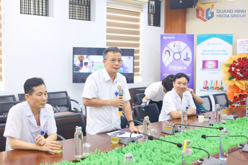 Bác sĩ Đính phát biểu tại Hội thảo khoa học chuyên ngành Tai Mũi Họng năm 2026, tổ chức tháng 4/2026.