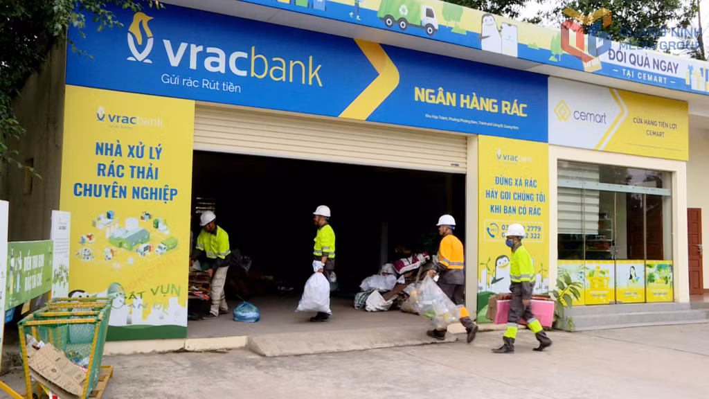 Mô hình "Ngân hàng rác - gửi rác rút tiền" tại Nhà máy Xi măng Lam Thạch được người dân và cán bộ, nhân viên đơn vị nhiệt tình hưởng ứng.