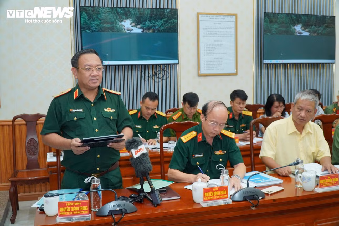 Thiếu tướng Nguyễn Thành Trung - Chính ủy Bộ Tư lệnh TP.HCM phát biểu tại hội nghị.