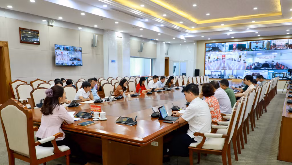 Các địa phương báo cáo công tác chuẩn bị cho kỳ thi tại cuộc họp.