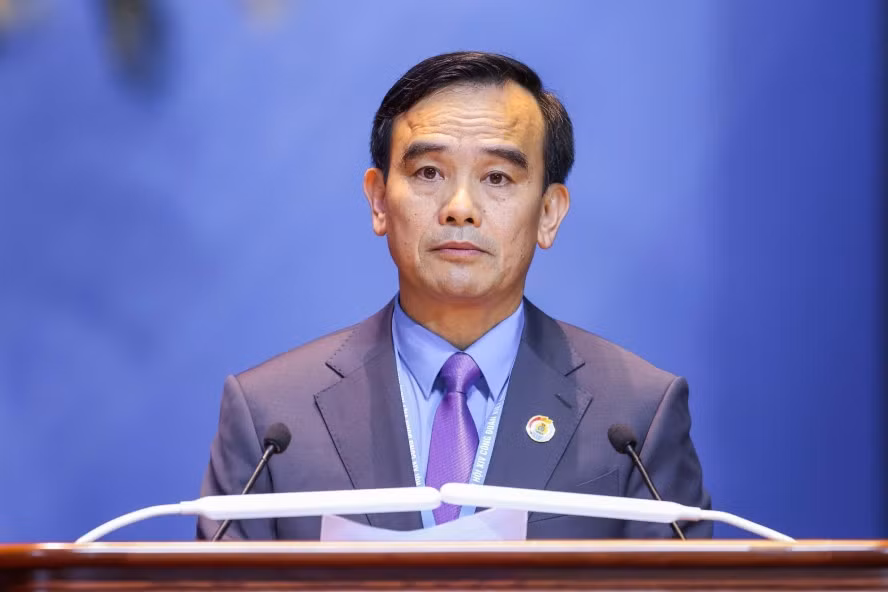 Ông Lê Thanh Xuân, Ủy viên Đoàn Chủ tịch Tổng LĐLĐVN, Chủ tịch Công đoàn Than - Khoáng sản Việt Nam báo cáo kết quả thẩm tra tư cách đại biểu dự Đại hội. Ảnh: Hải Nguyễn