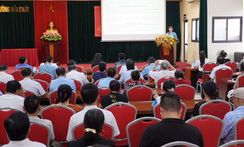 Đồng chí Nguyễn Thị Hường, Phó Chủ tịch Uỷ ban MTTQ tỉnh, quán triệt những nội dung trọng tâm của Nghị quyết Đại hội đại biểu toàn quốc MTTQ Việt Nam lần thứ XI, nhiệm kỳ 2026-2031.