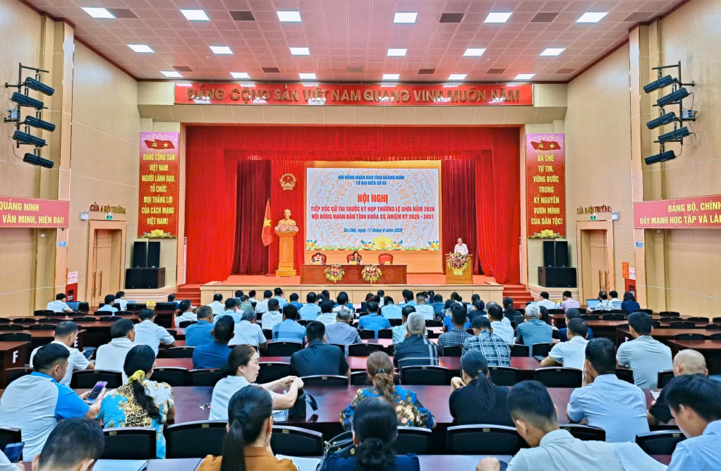 Quang cảnh hội nghị tiếp xúc.
