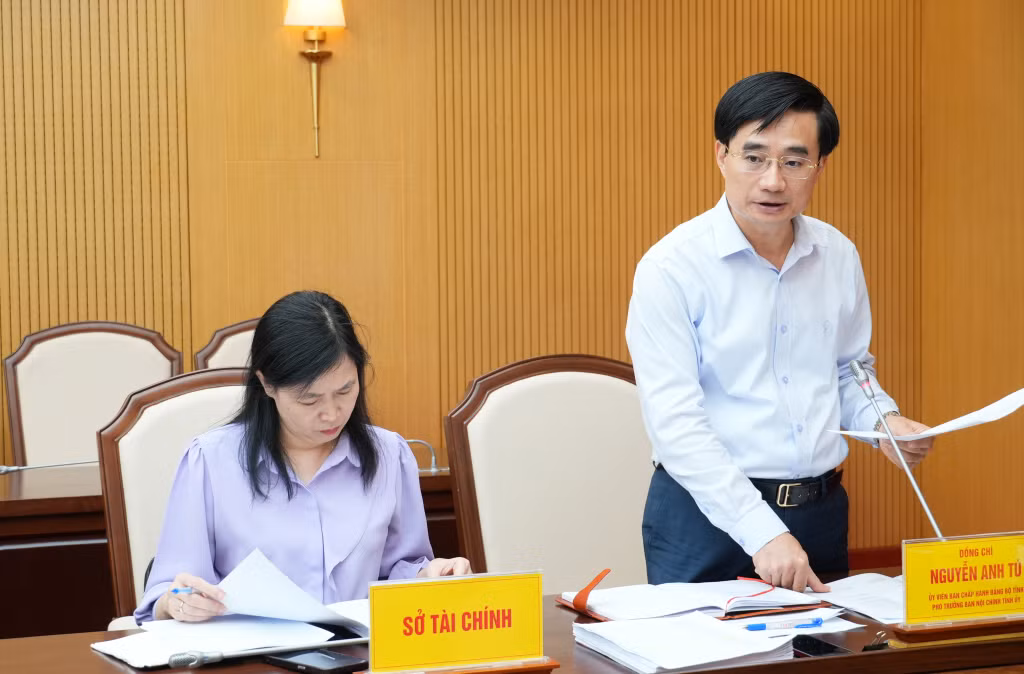 Lãnh đạo Ban Nội chính Tỉnh uỷ phát biểu tại cuộc họp.