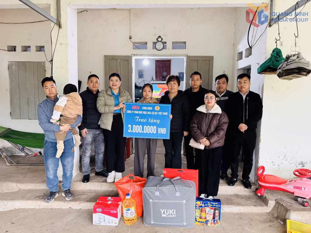 Công đoàn Công ty TNHH May mặc Hoa Lợi Đạt Việt Nam thăm hỏi, tặng quà Tết 2026 cho công nhân có hoàn cảnh khó khăn.