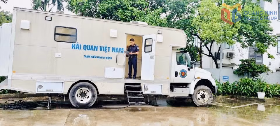 Hải quan khu vực cửa khẩu cảng Hòn Gai đưa trạm Mobilab vào vận hành.
